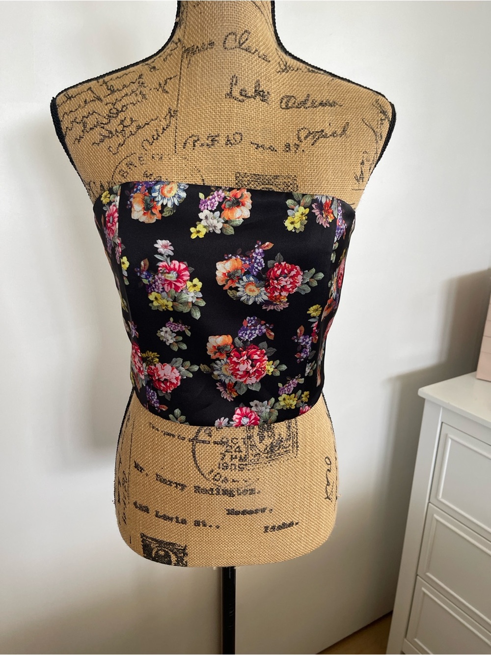 Alice + Olivia Black Floral Strapless Crop Top
